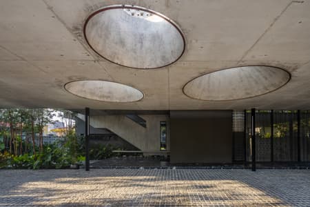 Tropical Shift House